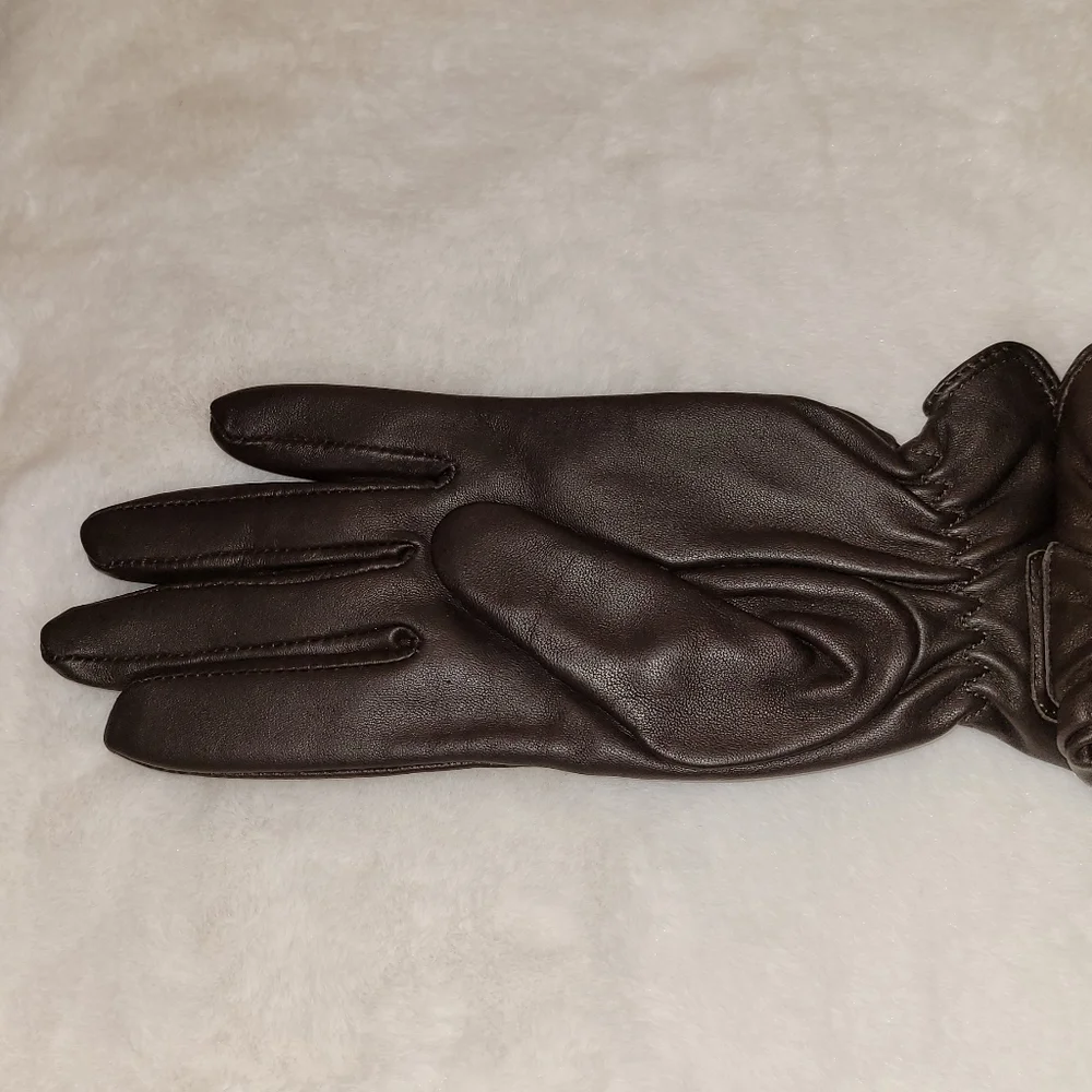 glove ly women